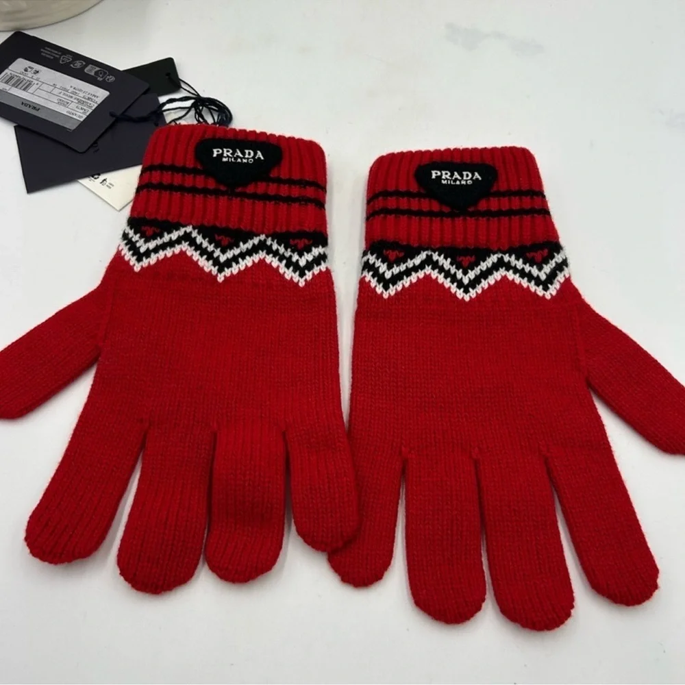 Unisex Prada wool/cashmere knit, gloves, size large maiden in Italy